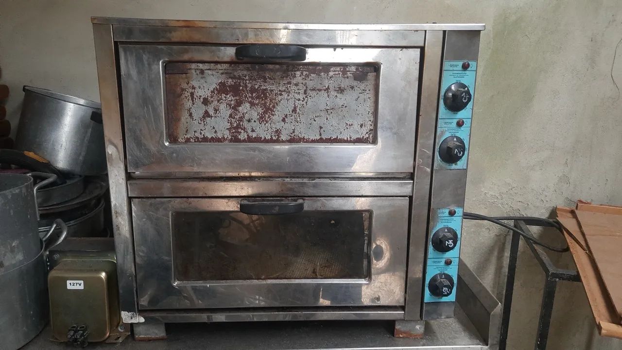 Forno de pizza e outras utilidades 