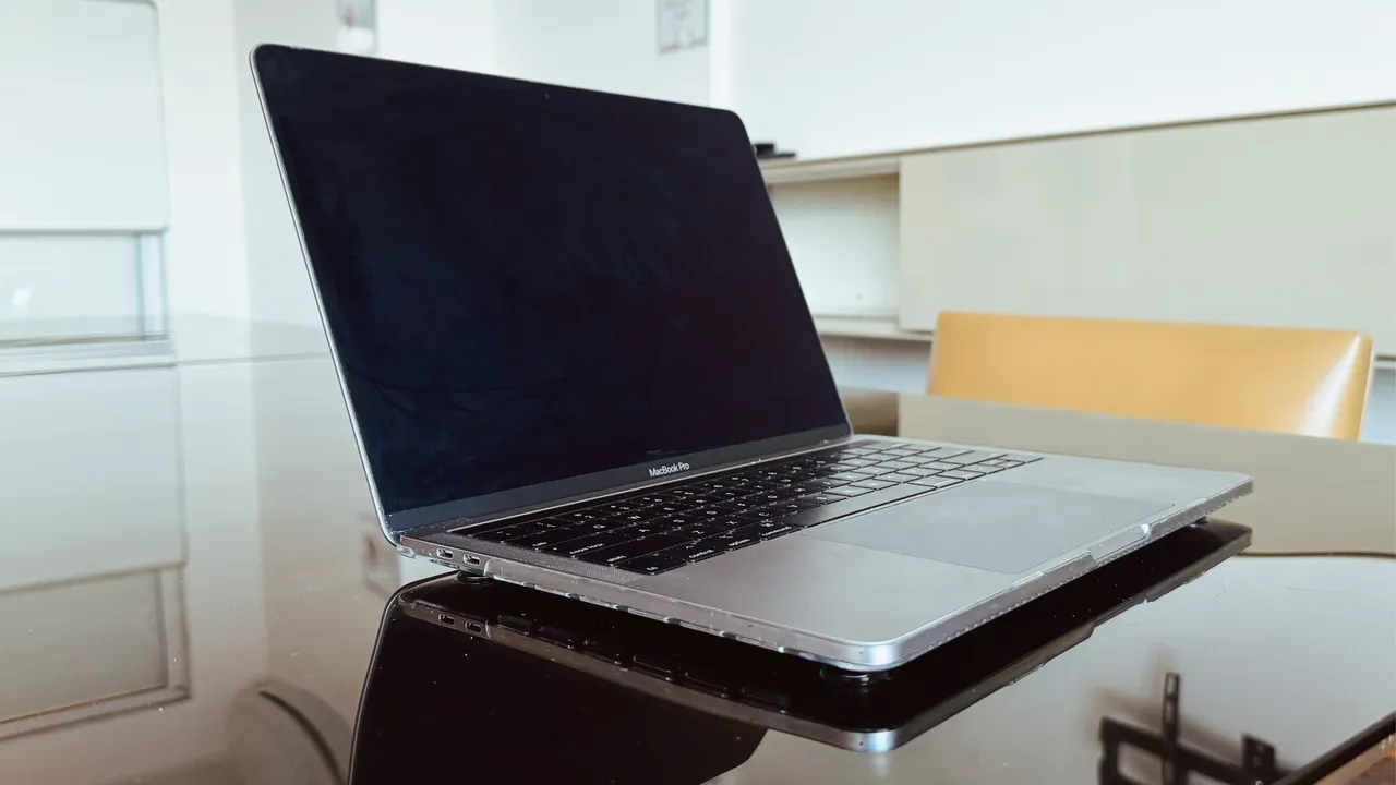 macbook pro 13 i7 16gb