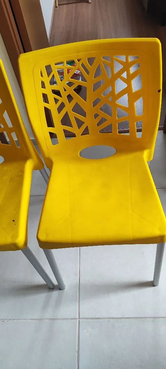 Cadeiras Plástica Chique - Bem Conservadas - Foto 4