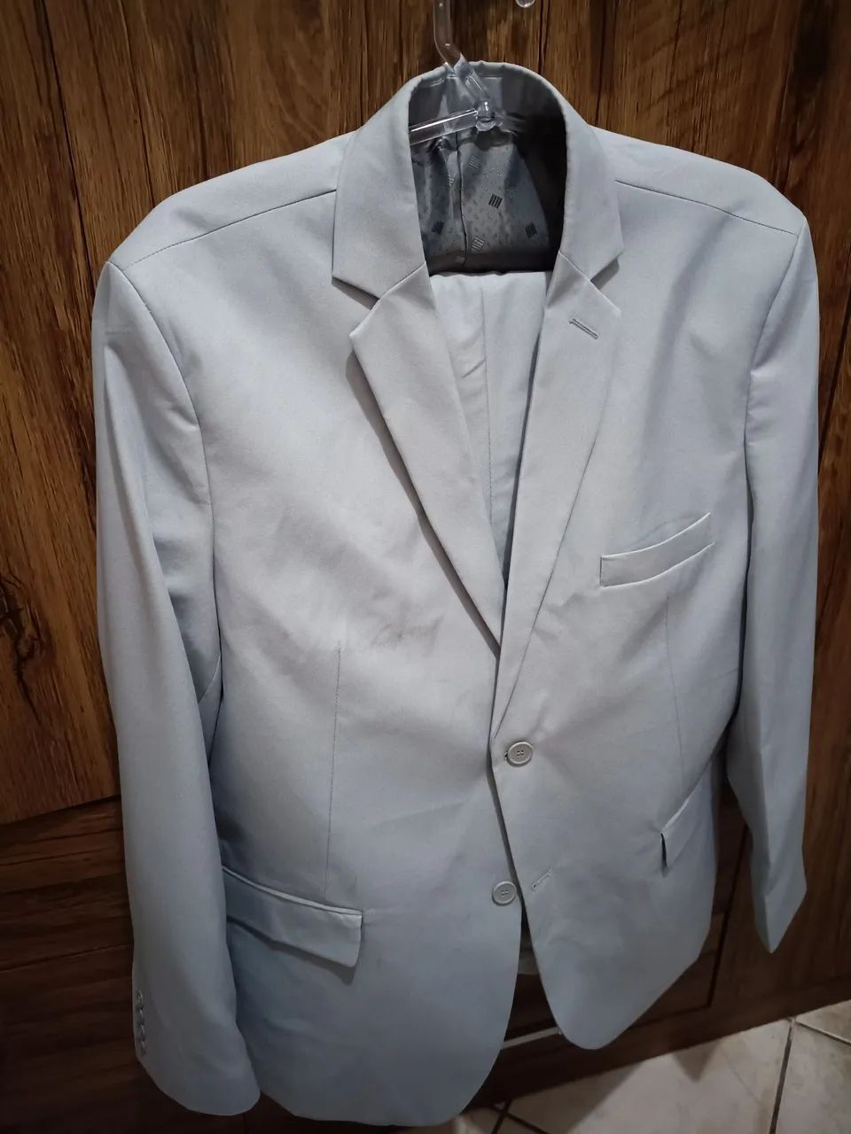 Terno calça e blazer cinza claro slim usado uma vez calça 46 e blazer 54 valor 170,00 - Foto 2