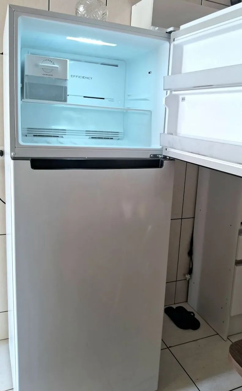 Vendo geladeira Midea funcionando perfeitamente - Foto 3