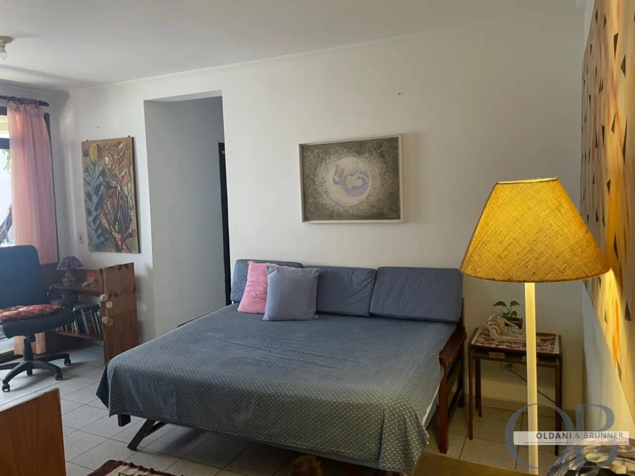 APARTAMENTO MOBILIADO COM 2 DORMITÓRIOS NO CENTRO - Foto 2
