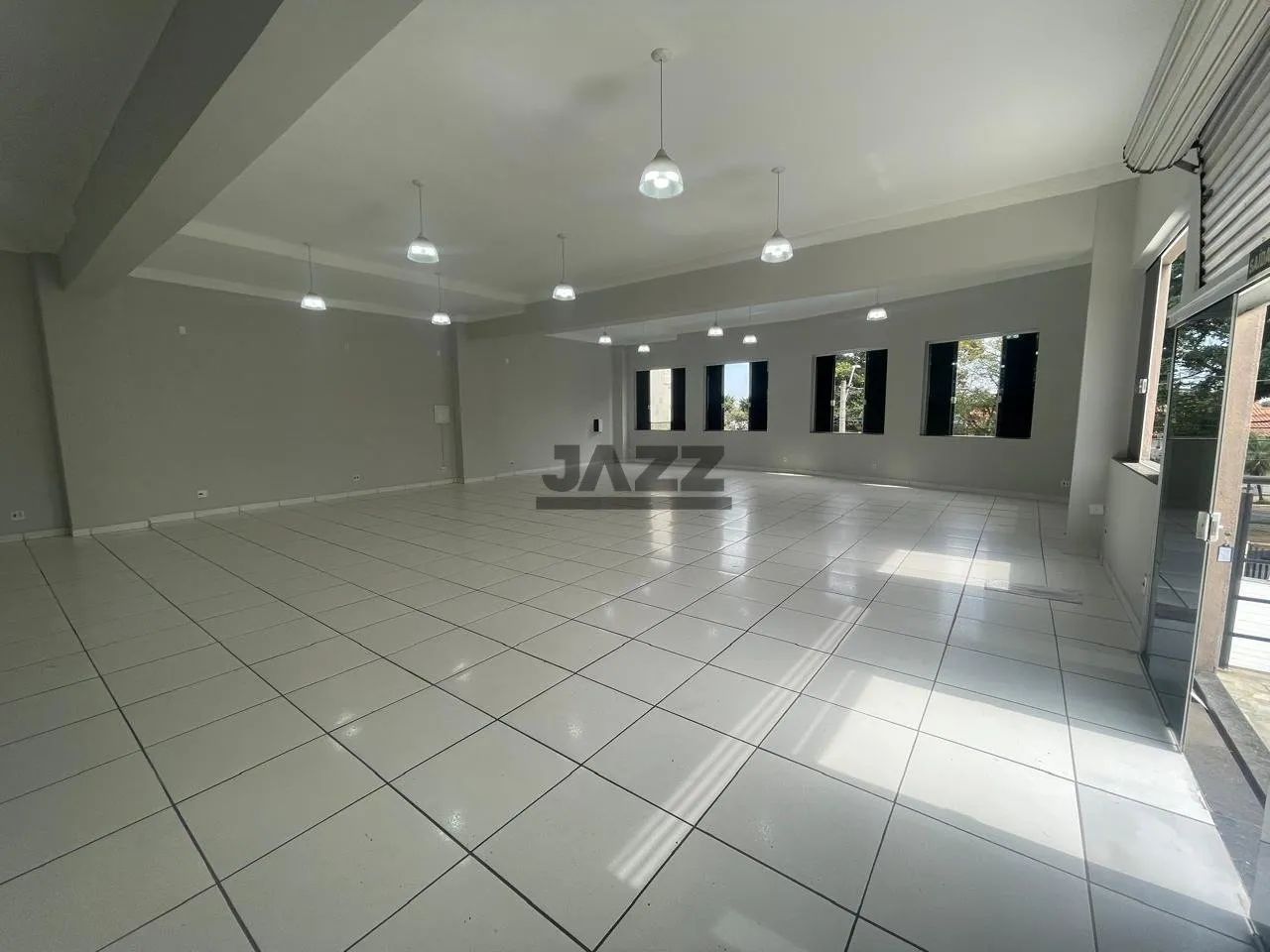 Aluga Ótima sala comercial 223 m2 no PQ.Jambeiro prox.ao Parque Prado