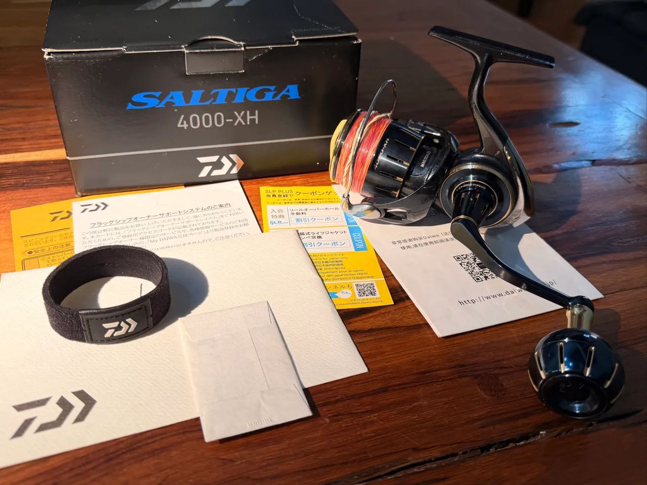 Molinete Daiwa Saltiga 4000-XH - Foto 6