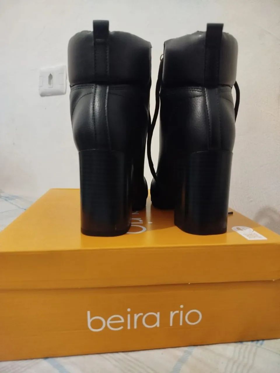 Bota com saltinho  - Foto 3
