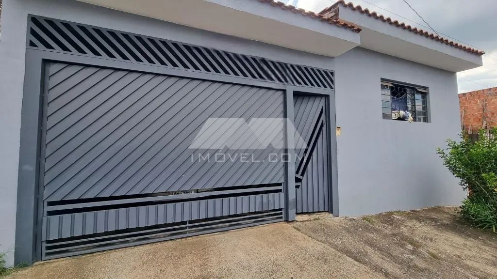 CASA À VENDA COM 2 DORMITÓRIOS, QUINTAL E GARAGEM EXCELENTE OPORTUNIDADE!