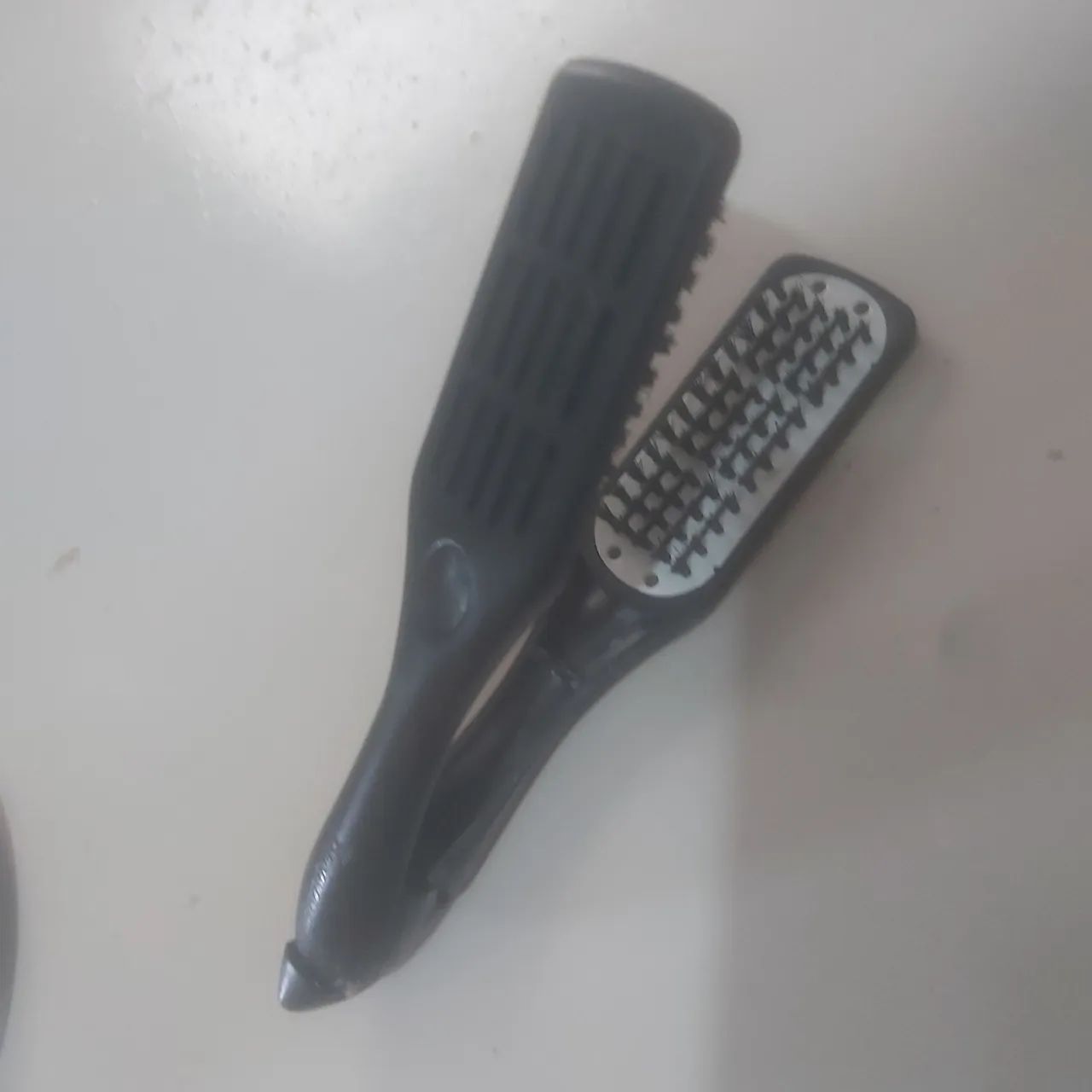 <br><br>Esta é uma escova alisadora termocerâmica da marca Denman, modelo D79 - Foto 2