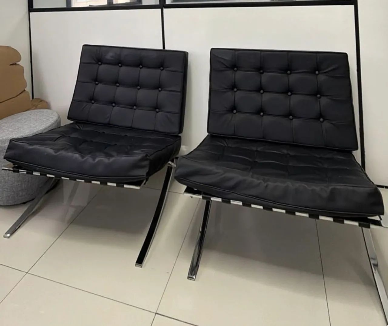 Par de Poltronas Barcelona (réplicas)