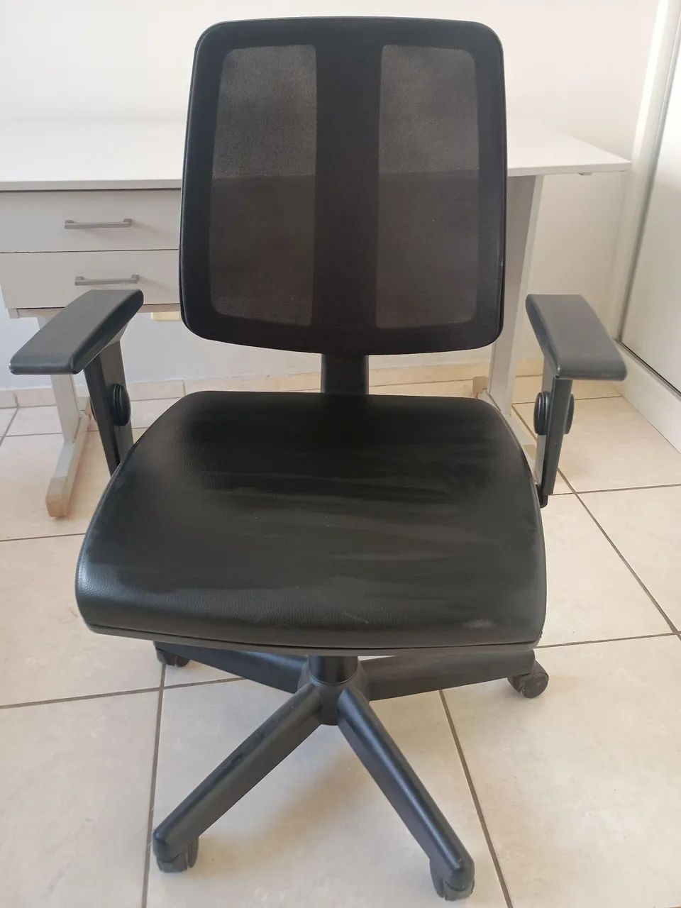 Mesa de escritório e cadeira  - Foto 3