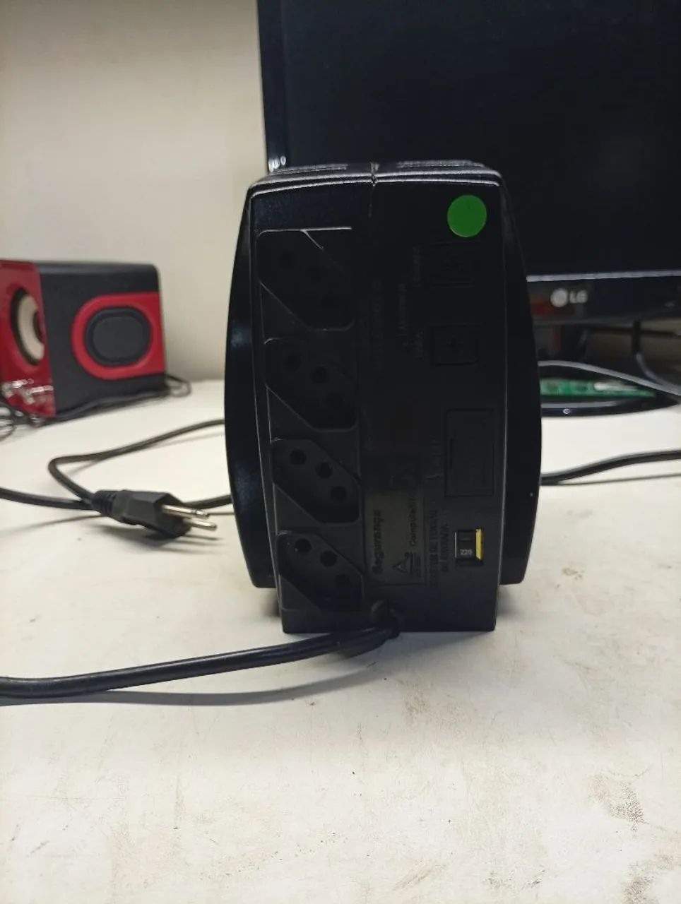 Estabilizador Enermax 300va