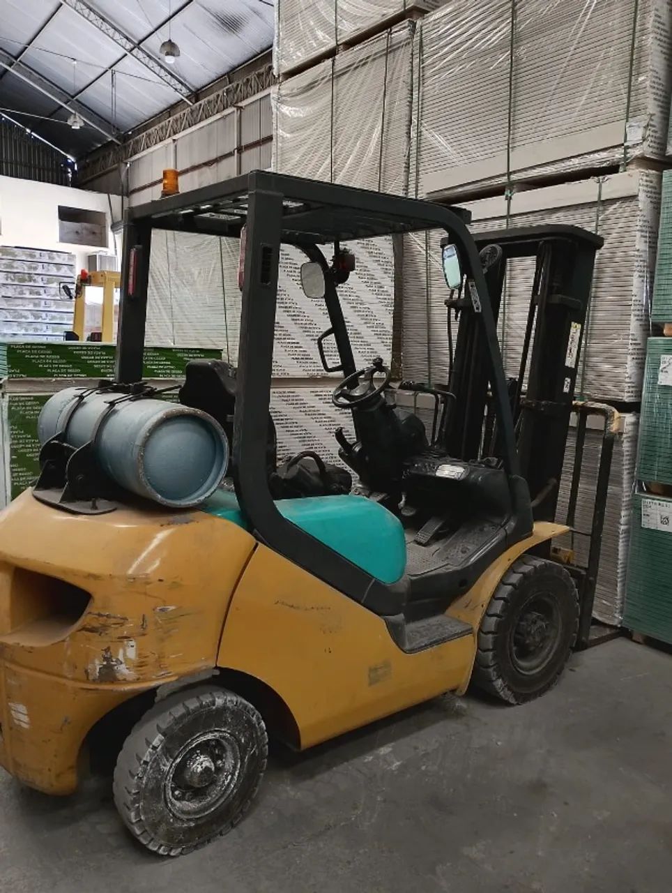 EMPILHADEIRA KOMATSU  2,5 TONELADAS 2008