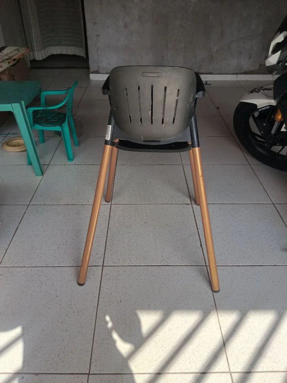 Cadeira de alimentação semi nova  - Foto 3
