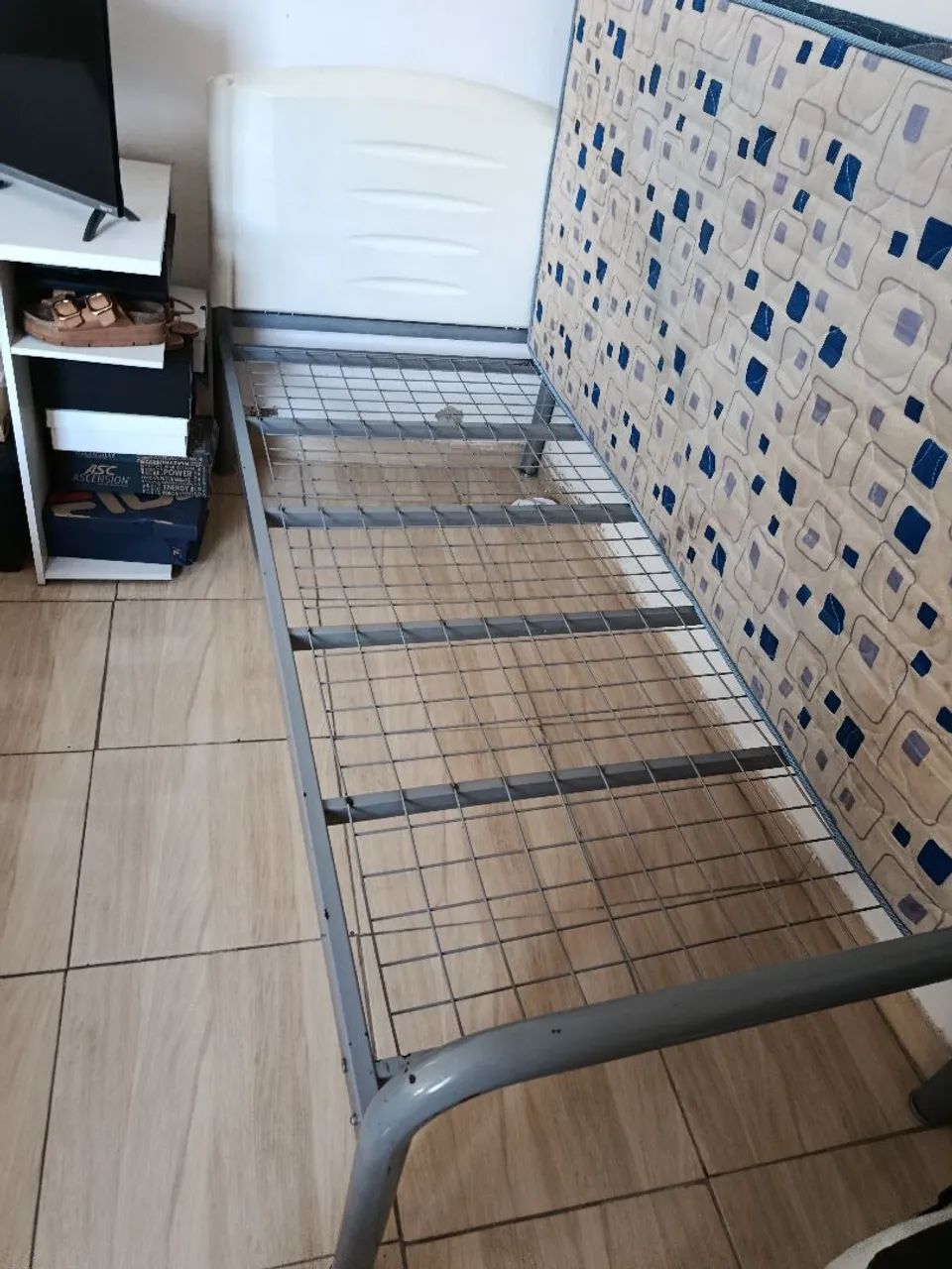 Cama de solteiro em ferro65576112171265121