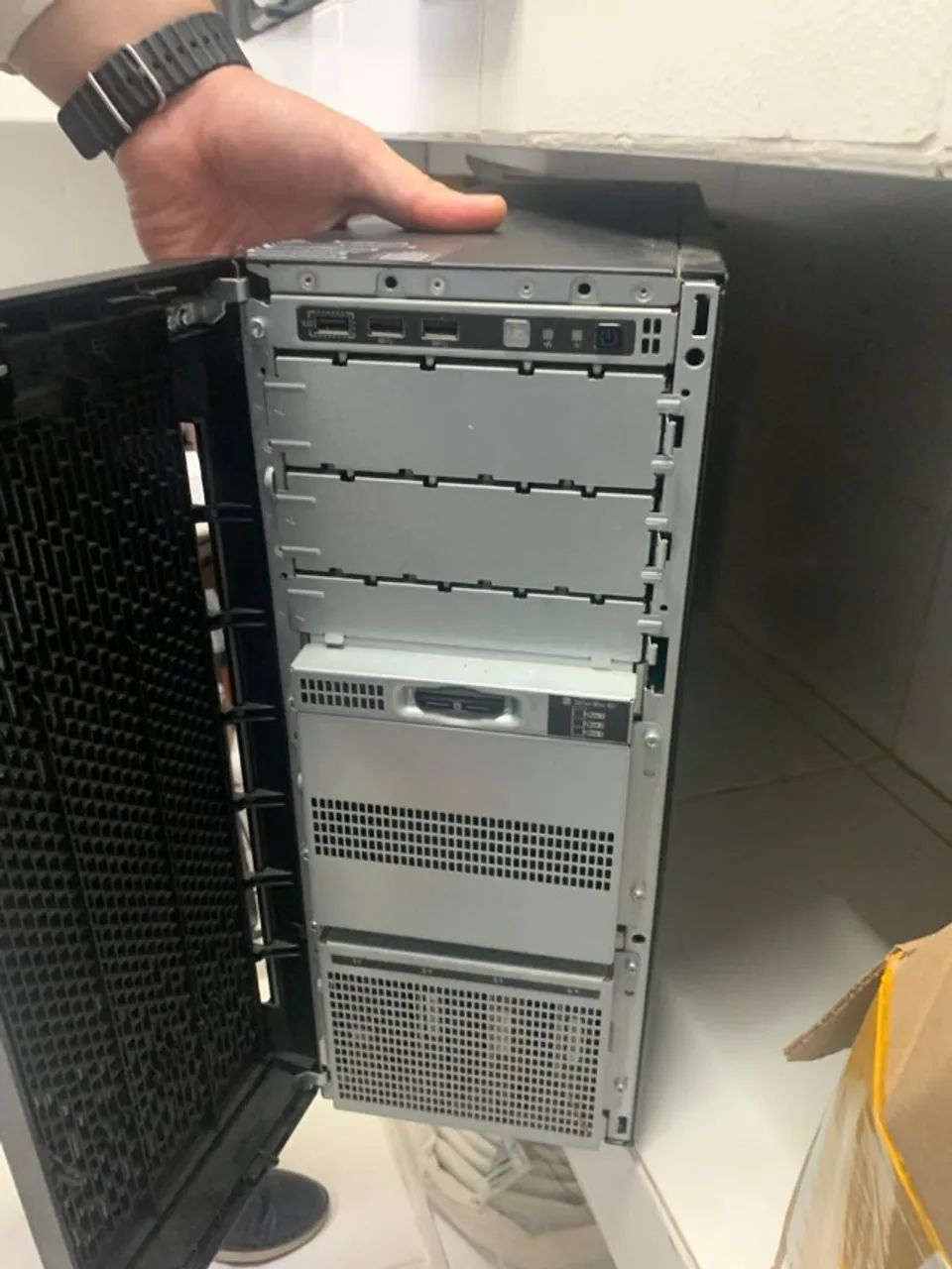 Servidor HP ProLiant ML310e Gen8 - USADO EM BOM ESTADO - Foto 3