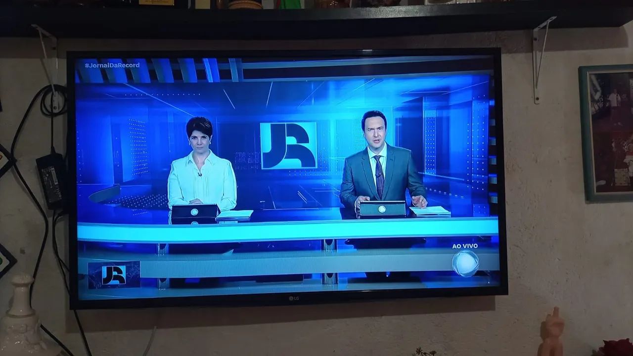 TV LG 43 polegadas troco por iPhone, geladeira ou freezer  - Foto 2