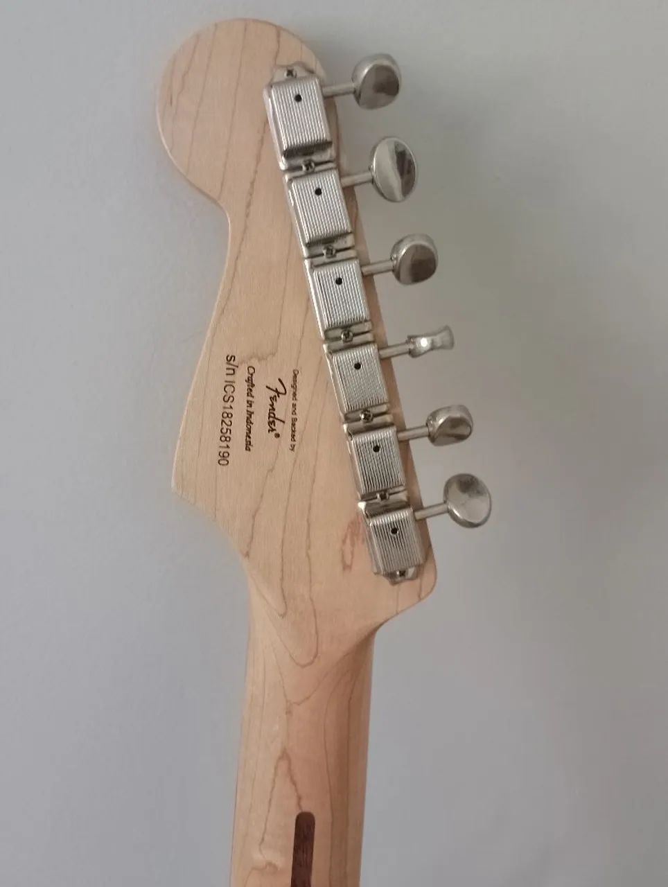 Guitarra Fender Stratocaster (Squier indonésia) - Instrumentos