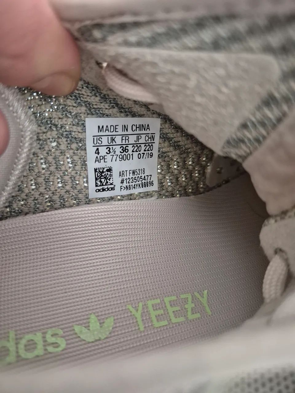 Tênis Adidas Yeezy Boost 350 NOVO tamanho 34 - Foto 4