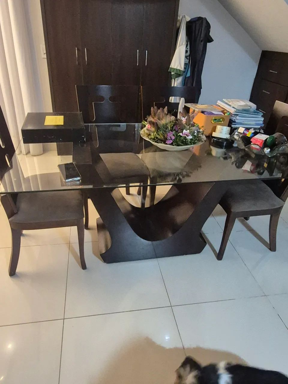 Mesa com tampo de vidro sem cadeira