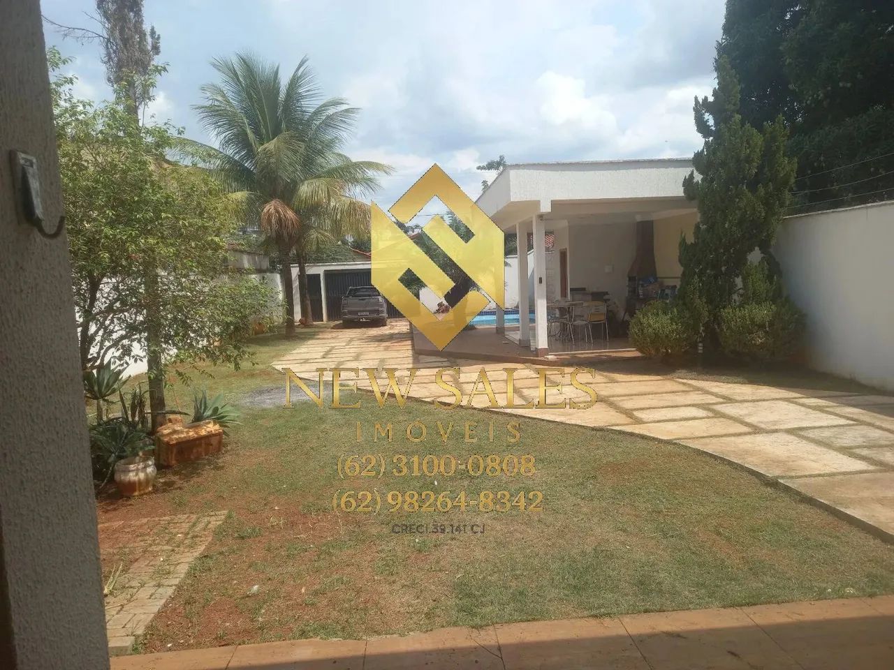 Sobrado com 5 Quartos, sendo 3 Suítes - Piscina e Churrasqueira - Foto 2