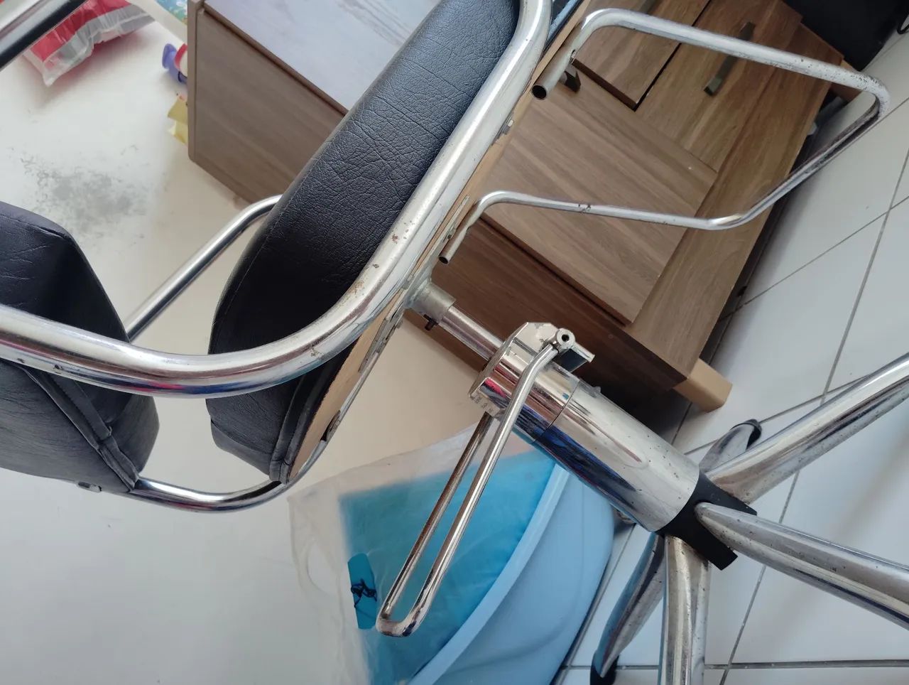 Cadeira hidráulica para barbearia ou salão  - Foto 2