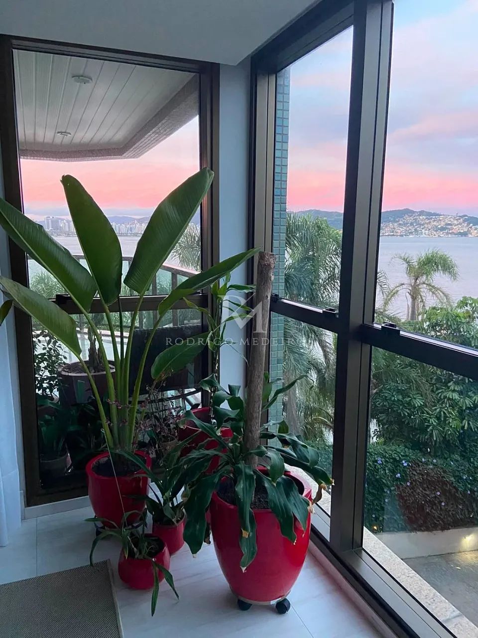 APARTAMENTO COM VISTA MAR PERMANENTE EM COQUEIROS  FLORIANÓPOLIS - Foto 3