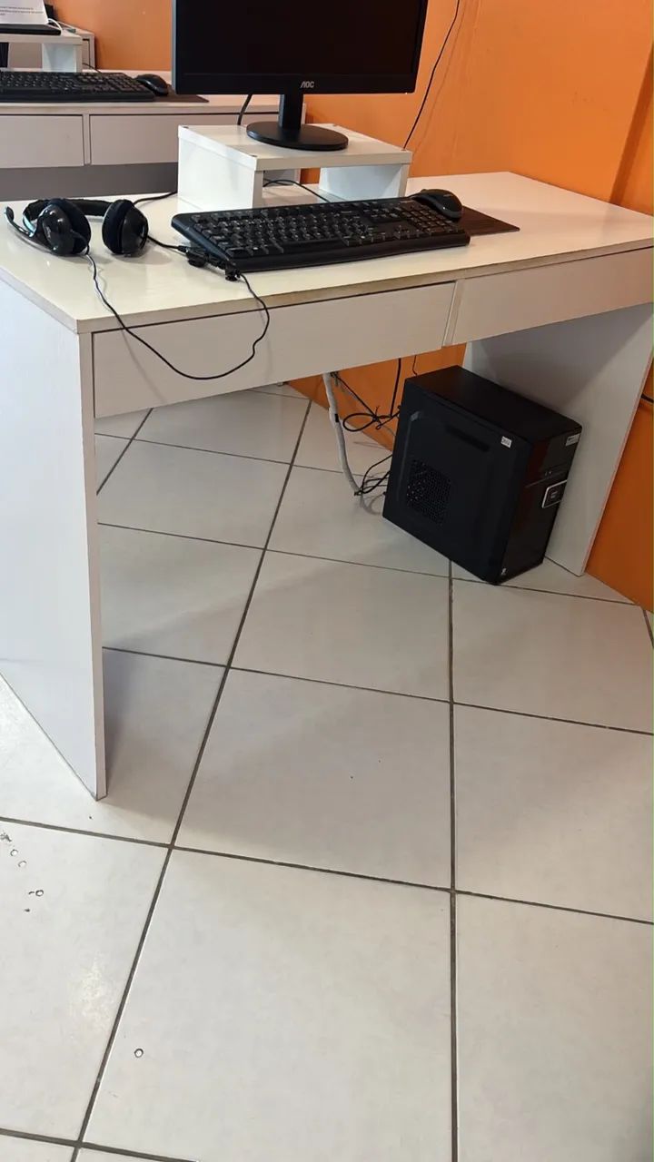 Mesa / escrivaninha com duas gavetas  - Foto 4