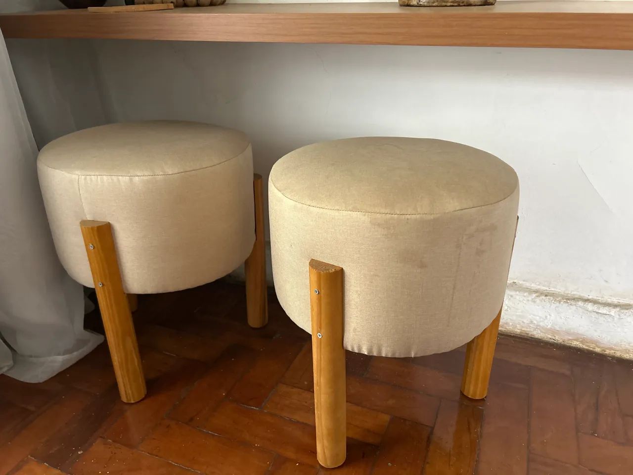 Mesa de centro + 2 puffs decorativos - Foto 4
