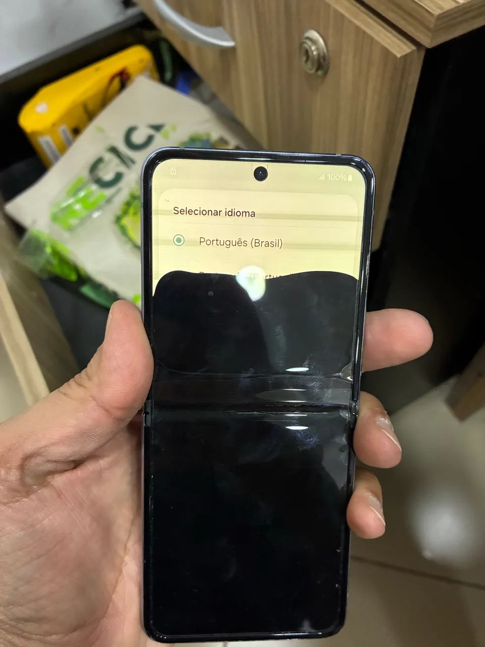 Galaxy Z Flip 4 128 gb azul  com defeito - Foto 3