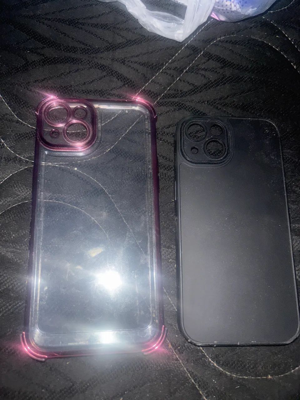 Vendo capinha do iPhone 14 normal preta e iPhone 15 plus rosa 