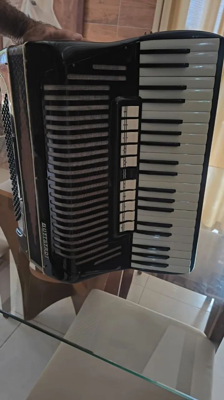 ACORDEON BUTTSTADT 4/5 VOZ PROFISSIONAL HIPER NOVA E AFINADA.. ( LINDA ) TOP DE SOM - Foto 3
