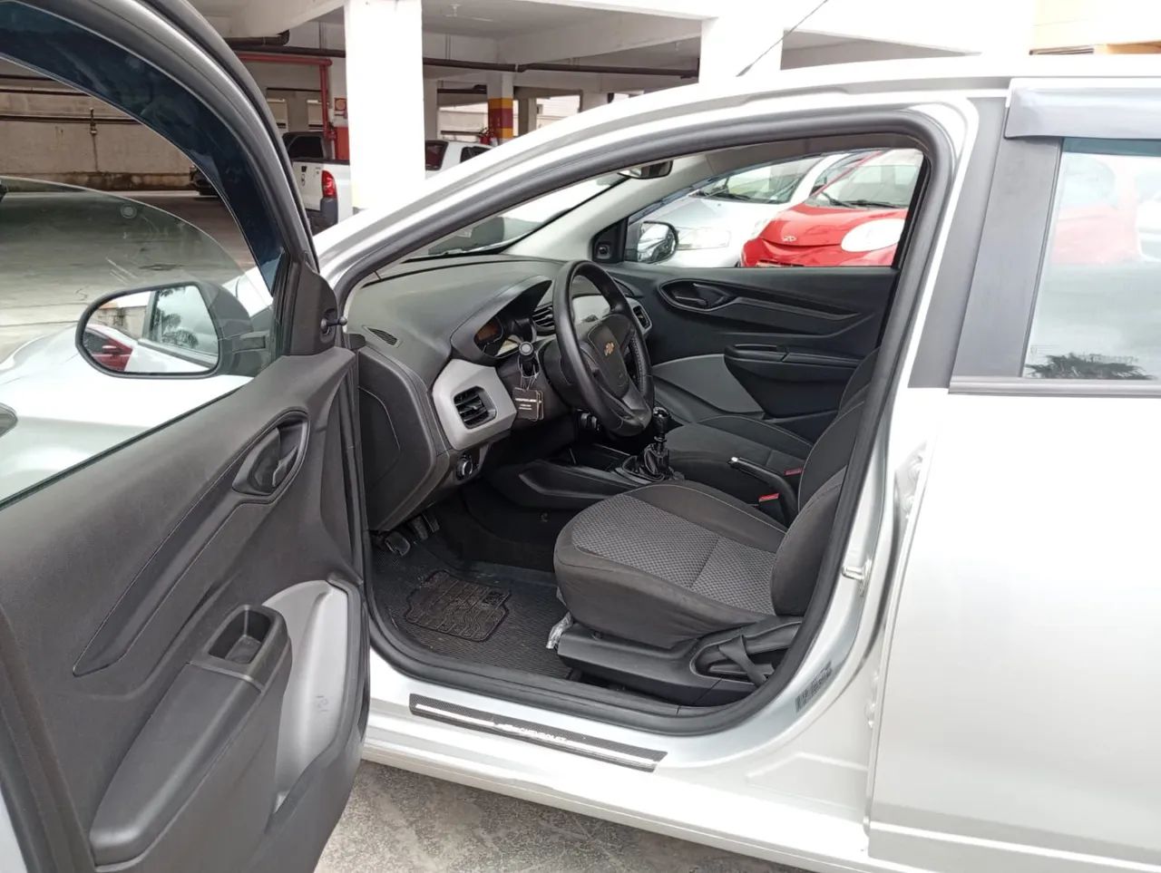 Chevrolet Onix JOY Hatch 1.0 8V Flex Mec. 4P, foto 7 de 12