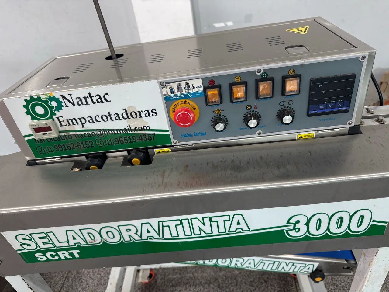 Dosadora e seladora industrial para secos e líquidos.