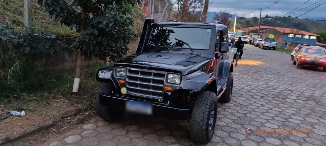 Troller T-4 T-4 4x4 2.8 TB Int. Cap. Rígida Diesel 2002