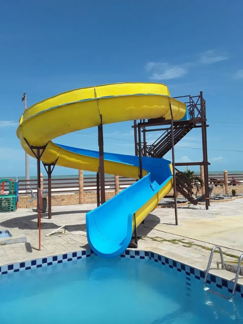 Parque infantil em Fibra completo