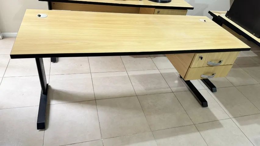 Mesa reta de escritório - Foto 2
