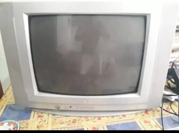 VENDO TV TUBO 21POLEGADAS LG USADO - Foto 3