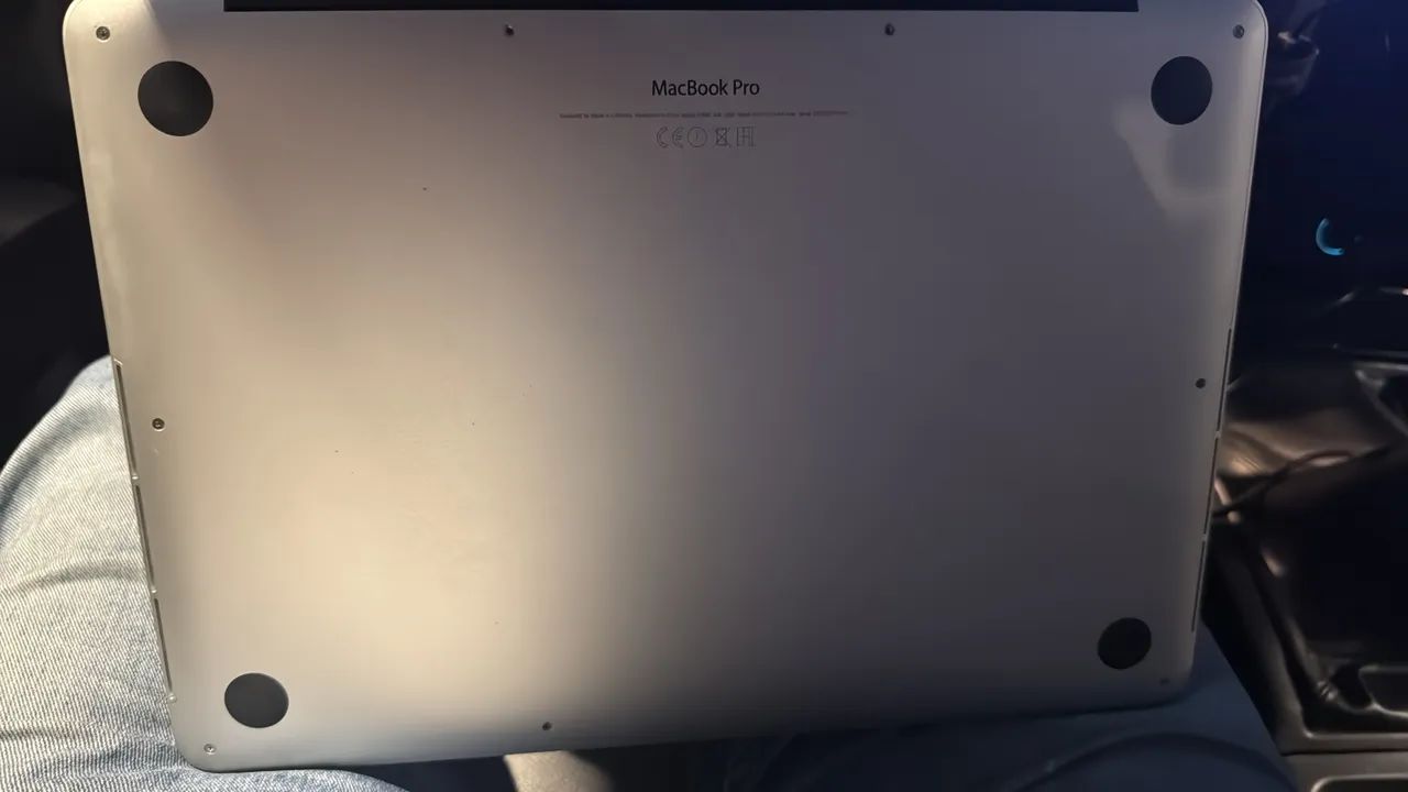 MacBook Pro para retirada de peça 