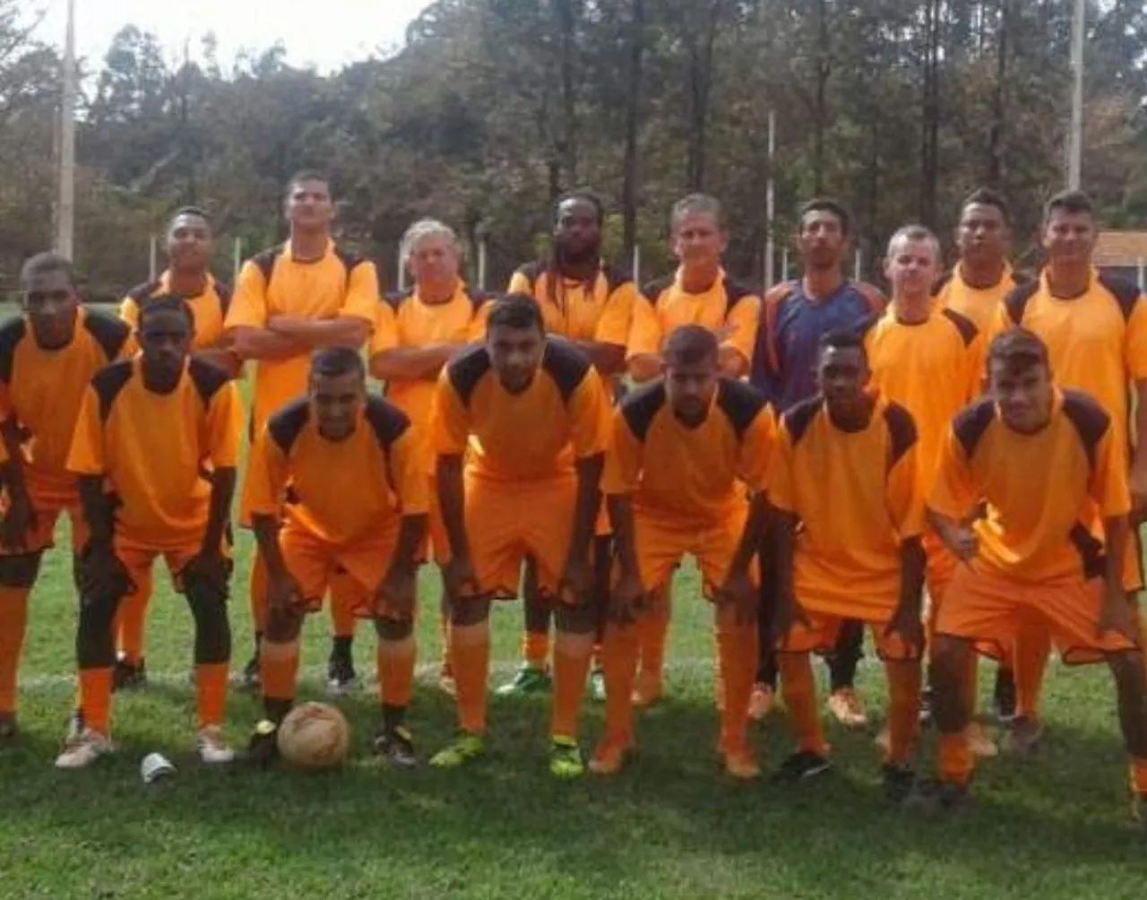 Kit com 16 uniformes usados