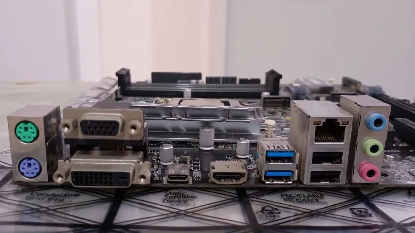 Placa-mãe ASUS PRIME Z270M-PLUS/BR + Processador Intel i7-7700K