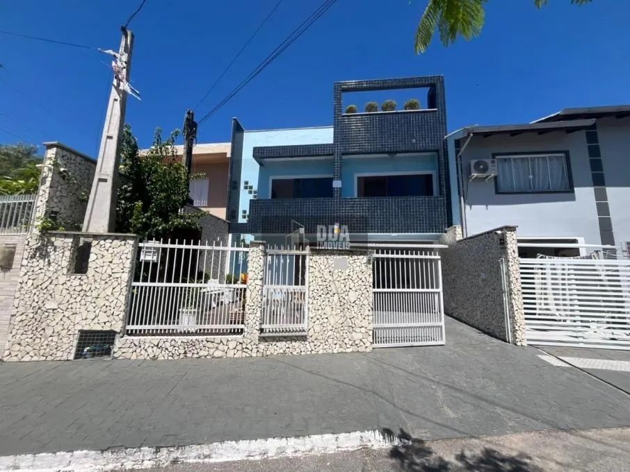 Casa em condomínio à venda na Vargem do Bom Jesus