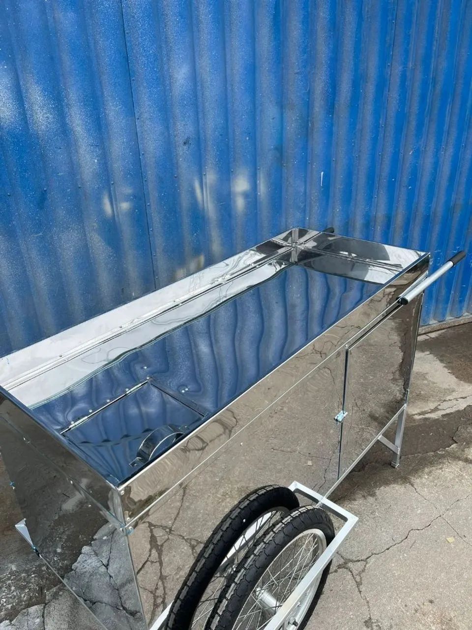 Carrinho de drinks térmico em inox e em formato de tonel em até 10x sem juros  - Foto 3