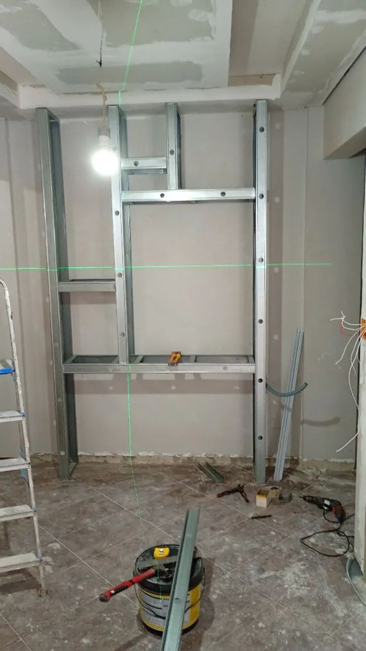 Montagem de estante e forro em drywall 
