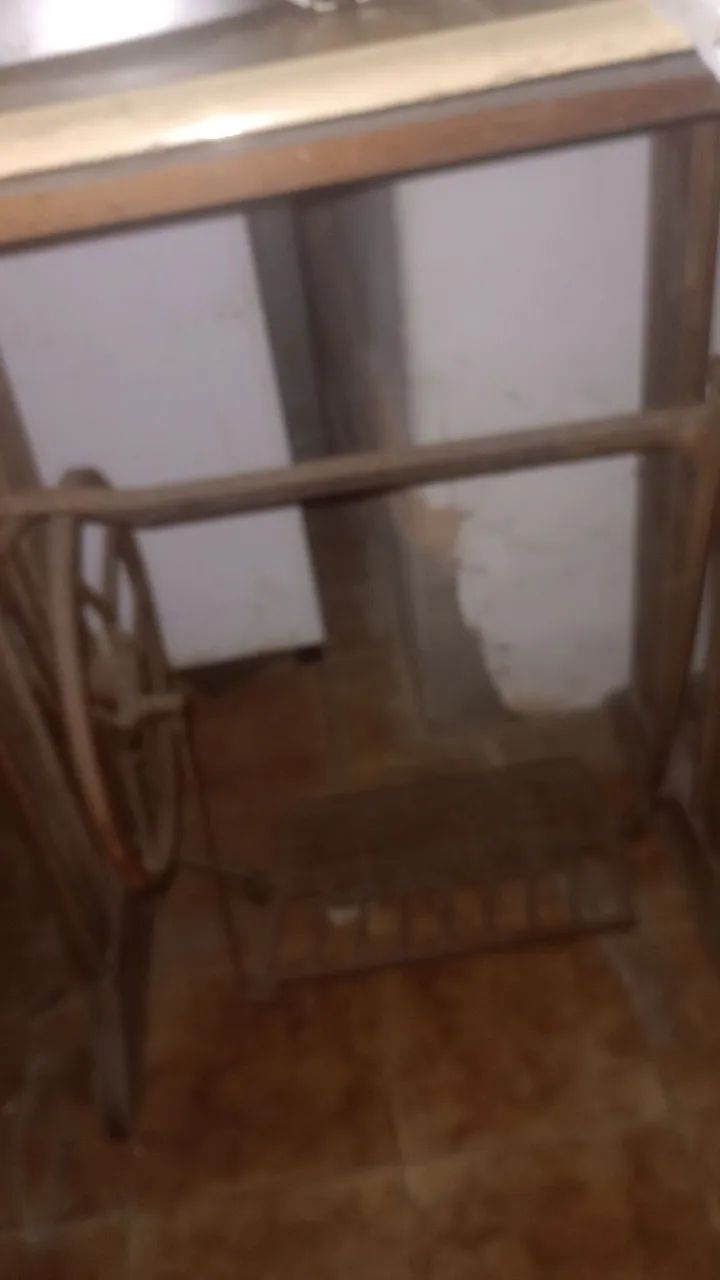 Pé de máquina antiga  - Foto 4