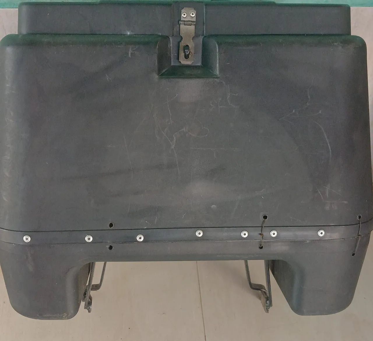 Bau com suporte para motoboy 