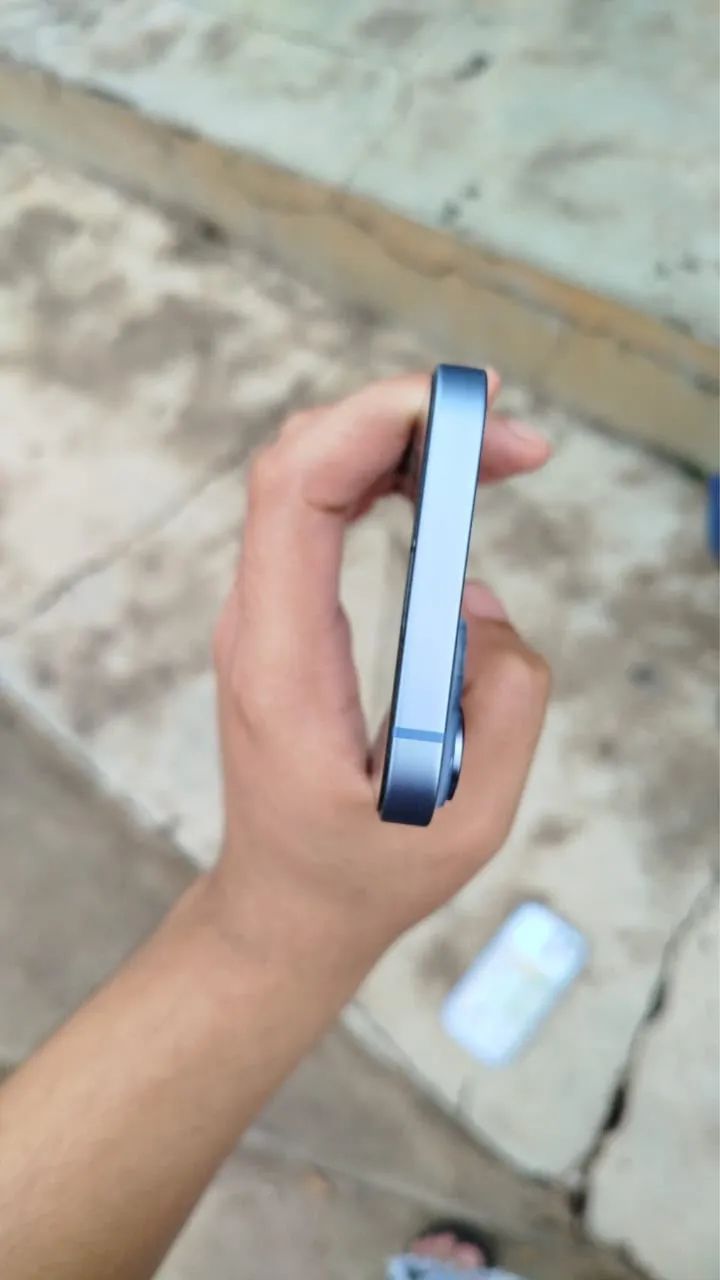 iPhone 14 azul - Foto 4