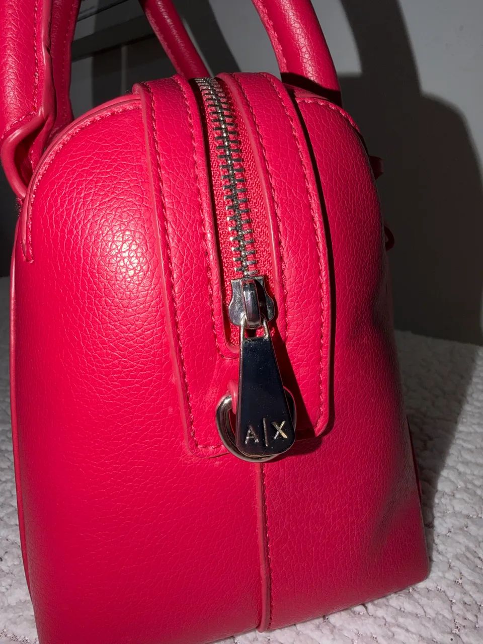 Bolsa Armani Exchange Mini Duffle Bag Pink - Foto 2