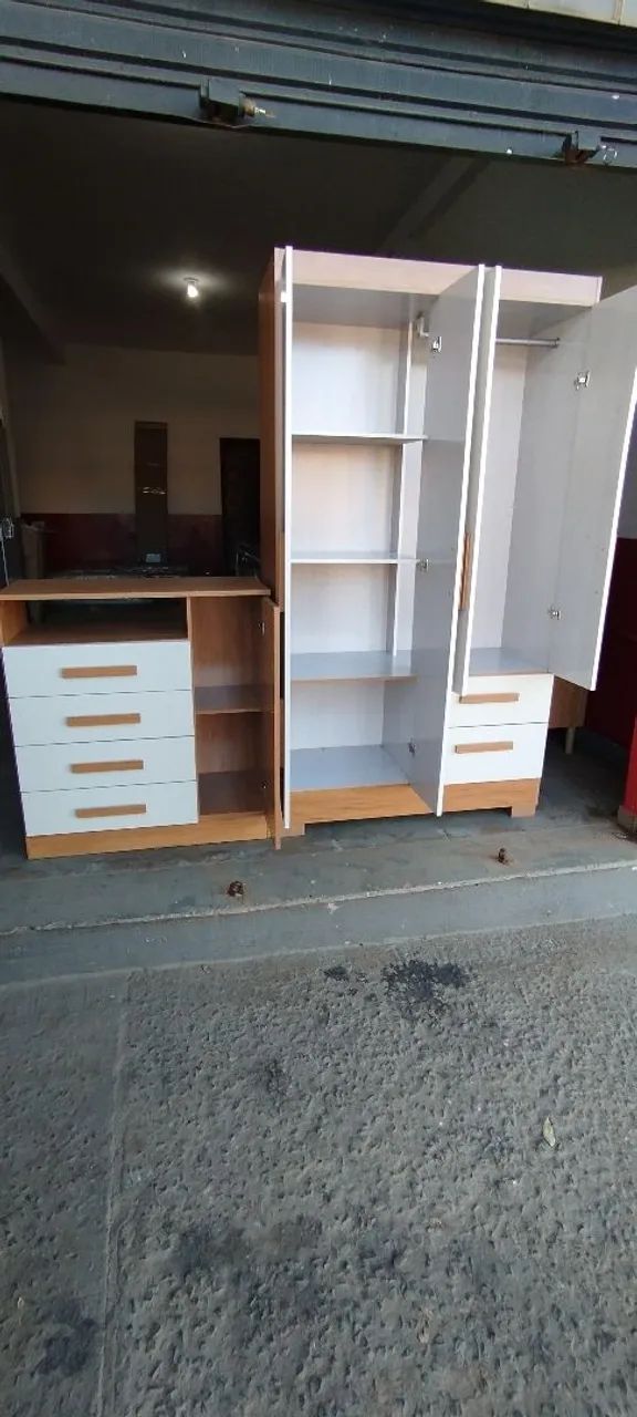 Guarda Roupa Solteiro 4 Portas + Comoda Novos - Foto 3