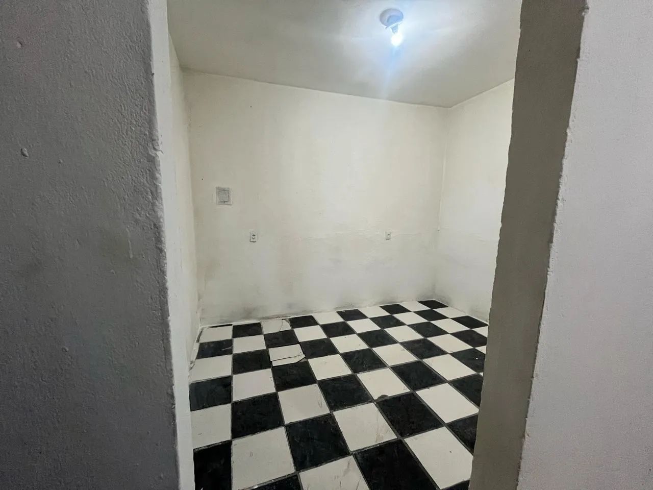 Aluga se casa com 3 cômodos . - Foto 3