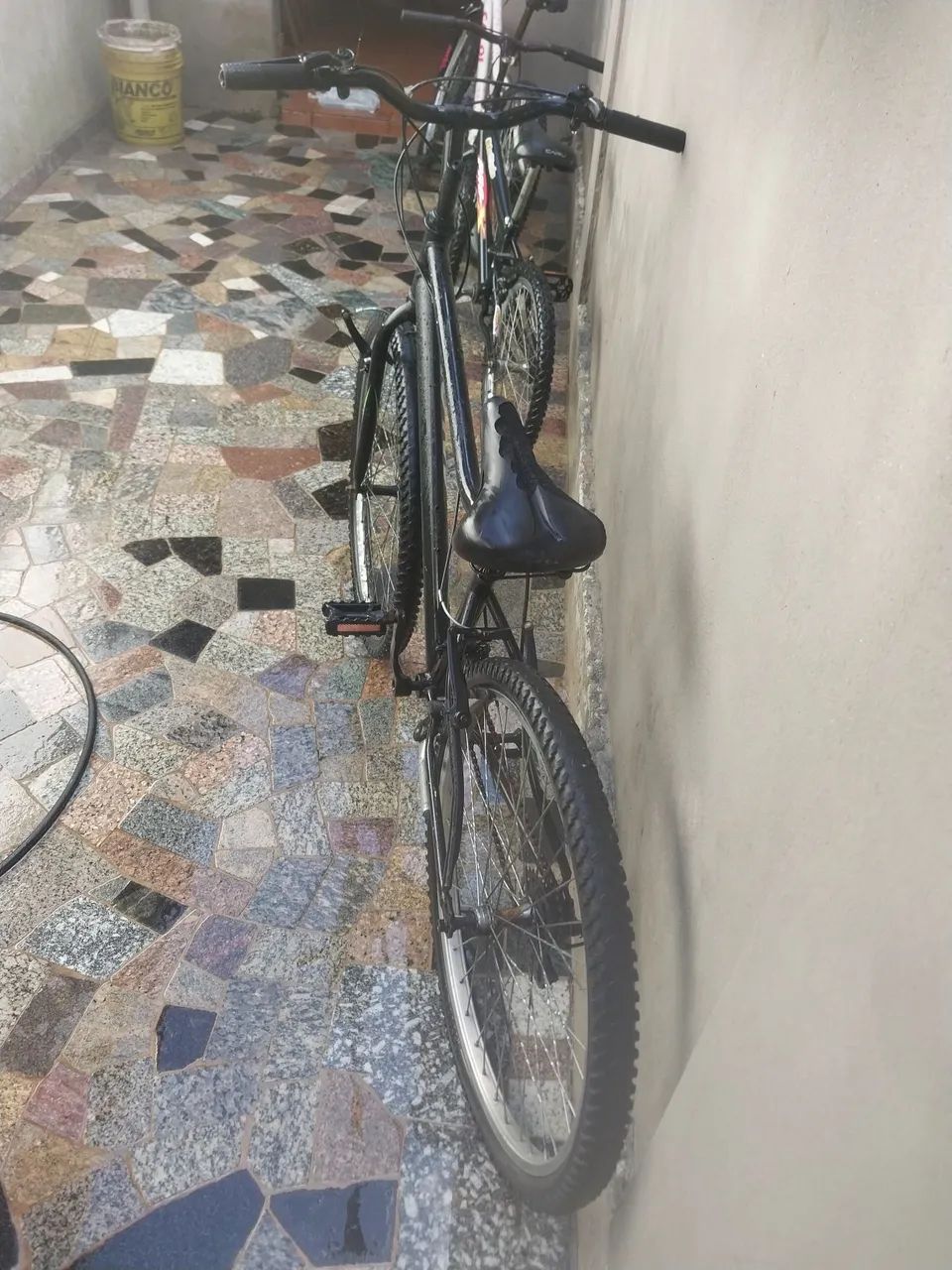 Bicicleta Preta Aro 26 com marchas - Foto 3