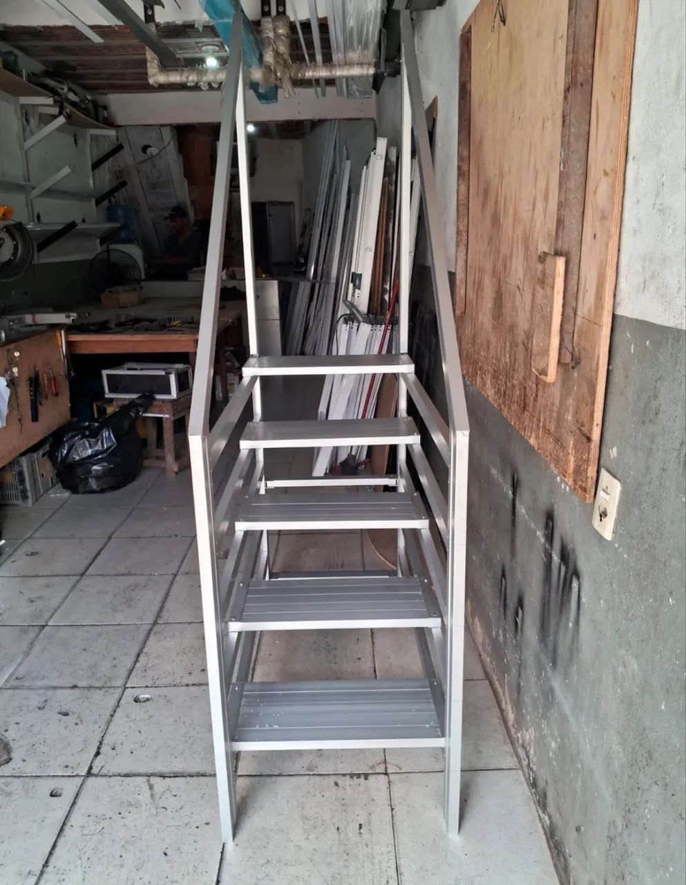Escada móvel para piscina  - Foto 4